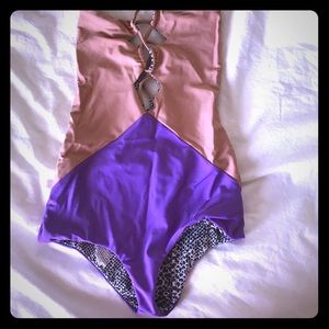 Acacia Bronx One Piece.